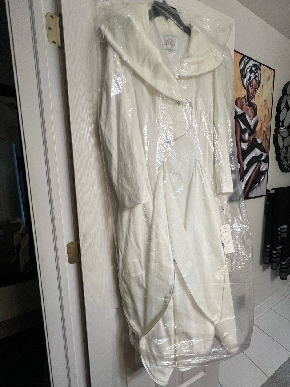 Brand New Elegant White Dress with huge collar